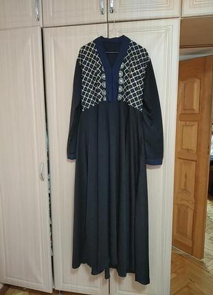Длинное платье большого размера