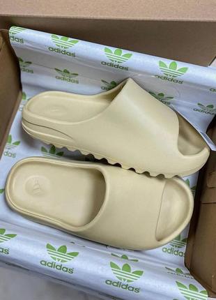 Тапки тапочки adidas yeezy slide шльопанці slide "earth bone"