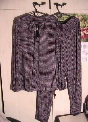 Чудовий костюм євро 44\46 німеччина