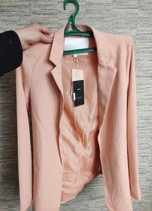 Новый пиджак, нежного персикового цвета