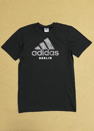 Оригінальна чоловіча футболка adidas.