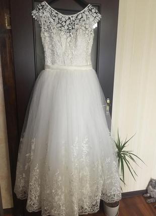 Весільну сукню, відкрита спинка, мереживний верх, вишивка3 фото