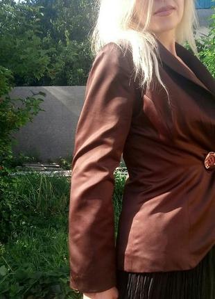 Пиджак атлас , приталенный, цвет шоколад