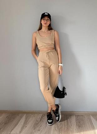 Женский костюм