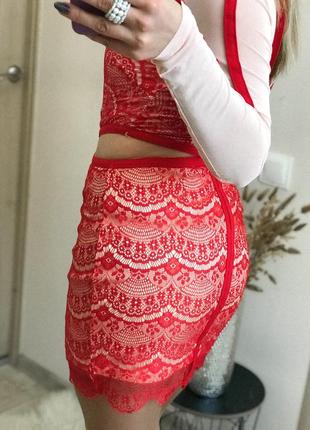 Missguided платье с вырезами красное вечернее кружево сетка4 фото