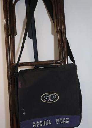 Удобная сумочка с длинным ремешком