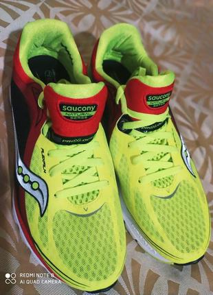 Бігові кросівки soucony kinvara 5 з рефлективными світловідбиваючими "🐦" значками1 фото