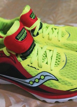 Бігові кросівки soucony kinvara 5 з рефлективными світловідбиваючими "🐦" значками3 фото