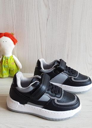 Кросівки весна