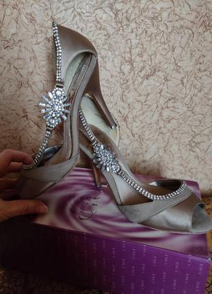 Туфли свадебные вечерние атласные с каме10 фото
