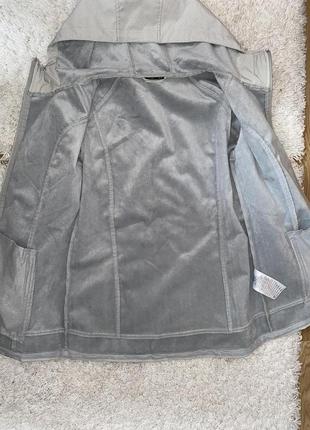 Шикарная стильная женская светло серая куртка ветровка janina внутри на небольшом меху6 фото