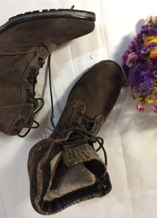 Зимові замшеві коричневі черевики на шнурівці хутро овчини
