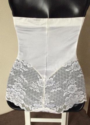 Красивое боди с легкой степенью утяжки от marks & spencer 34c