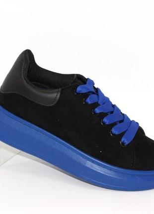 Стильні замшеві кросівки на синій підошві4 фото