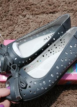 Туфли. босоножки с перфорацией