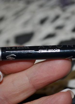 Двостороннє засіб для макіяжу тіні і олівець avon in a blink eyeliner and shadow6 фото