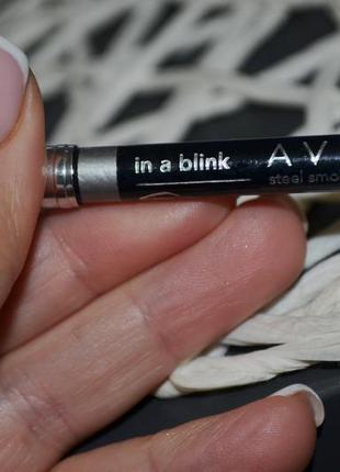 Двостороннє засіб для макіяжу тіні і олівець avon in a blink eyeliner and shadow4 фото