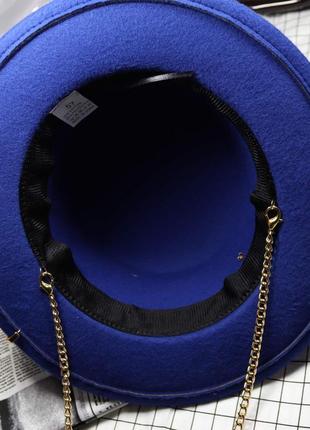 Шляпа женская канотье calabria с металлическим декором и цепочкой синяя (электрик)9 фото