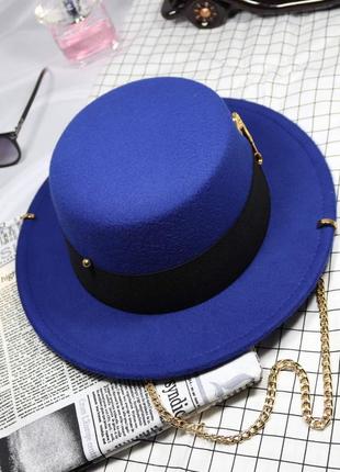 Шляпа женская канотье calabria с металлическим декором и цепочкой синяя (электрик)6 фото