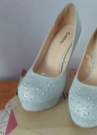 Свадебные туфли.