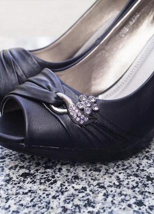 Женские легкие туфли на каблуке3 фото