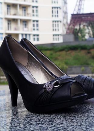 Женские легкие туфли на каблуке1 фото
