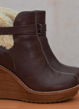 Коричневые кожаные сапожки на танкетке ugg australia, 38 размер. оригинал