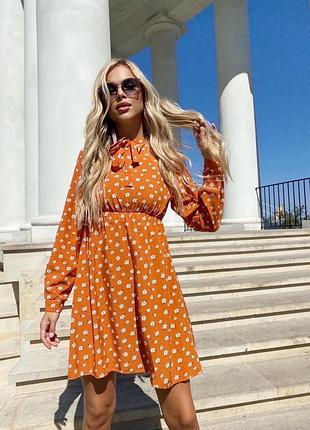 Стильне плаття з квітковим принтом