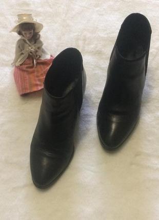 Ботильйони черевички натуральна шкіра чорні в стилі «челсі» зручні стильні
