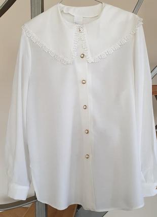 Блуза біла з широким коміром1 фото