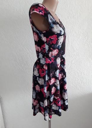 Симпатичное летнее платье  с фотопринтом в цветы3 фото