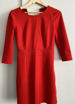 Красивое красное платье1 фото