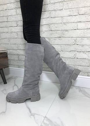 Высокие замшевые сапоги