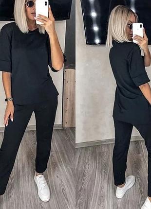 Легкий жіночий костюм