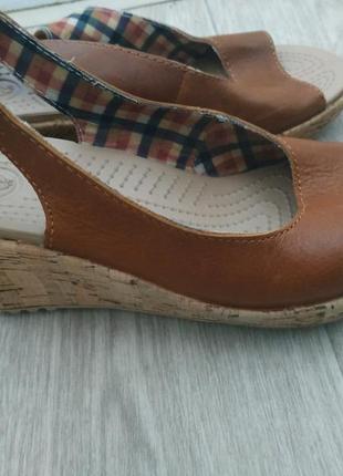 Босоніжки crocs white р. 37-38 на платформі8 фото