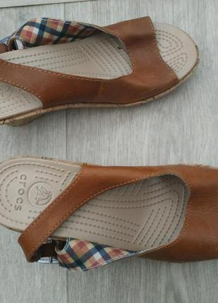 Босоніжки crocs white р. 37-38 на платформі2 фото