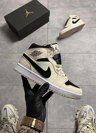 Женские кроссовки nike air jordan 1 beige black 36-37-39-40-411 фото