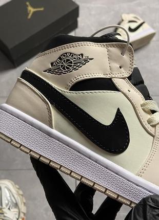 Женские кроссовки nike air jordan 1 beige black 36-37-39-40-414 фото