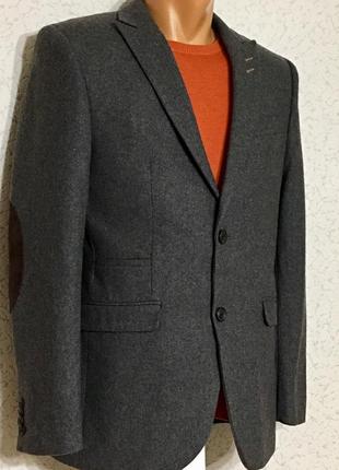 Стильный шерстяной  пиджак с налокотниками 46 р