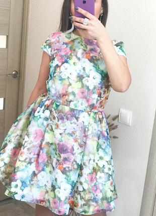 Шикарное пышное платье в цветы с фатиновой юбкой открытой спиной