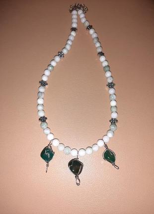 Ожерелье из натуральных камней белый нефрит и зеленый агат10 фото