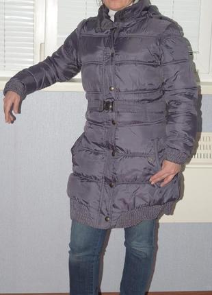 Темно-синяя удлиненная теплая курточка с капюшоном1 фото