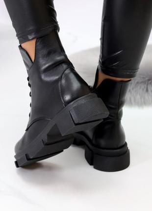 Чёрные кожаные женские ботинки на флисе демисезонные