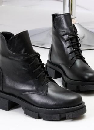 Чёрные кожаные женские ботинки на флисе демисезонные8 фото
