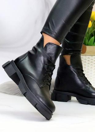 Чёрные кожаные женские ботинки на флисе демисезонные7 фото