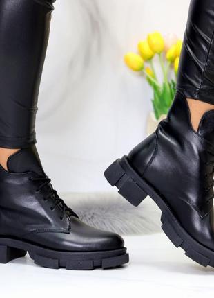 Чёрные кожаные женские ботинки на флисе демисезонные3 фото