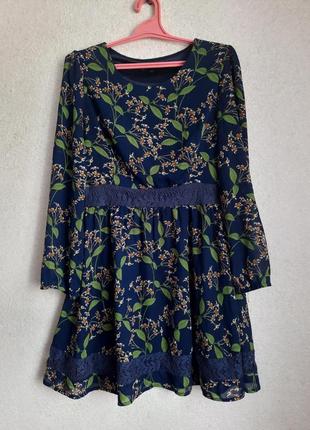 Очень красивое легкое цветочное платье на подкладке