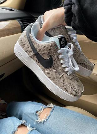 Женские кроссовки nike air force 1 low snakeskin (змеиная кожа) bq4424-1003 фото