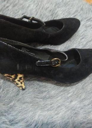 Новые замшевые туфли.  окантовка лакированная кожа, размер 41. каблук тигровой расц2 фото