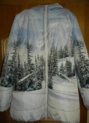 Куртка з засніженим лісом